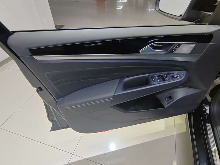 Фото 8 - Volkswagen Passat