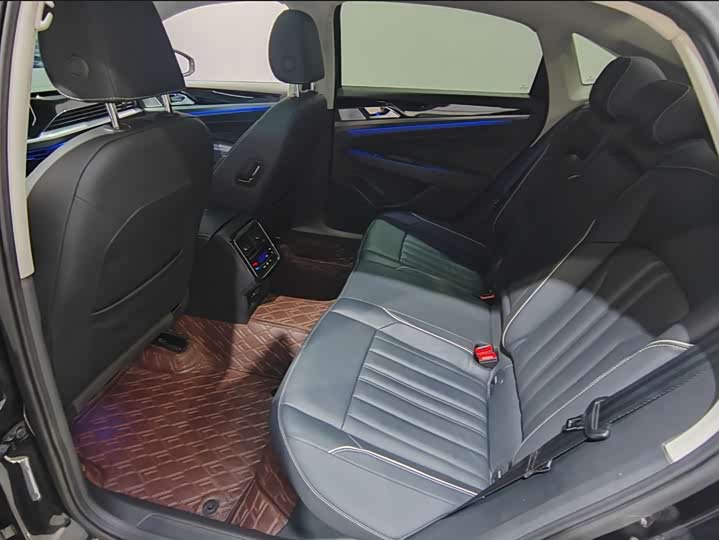 Фото 9 - Volkswagen Passat