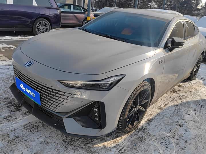 Фото 1 - Changan UNI-V Hybrid