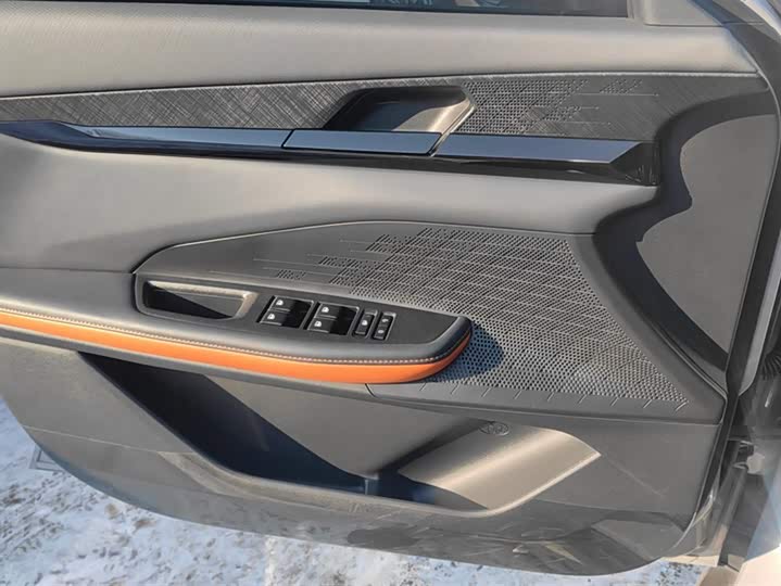 Фото 7 - Changan UNI-V Hybrid