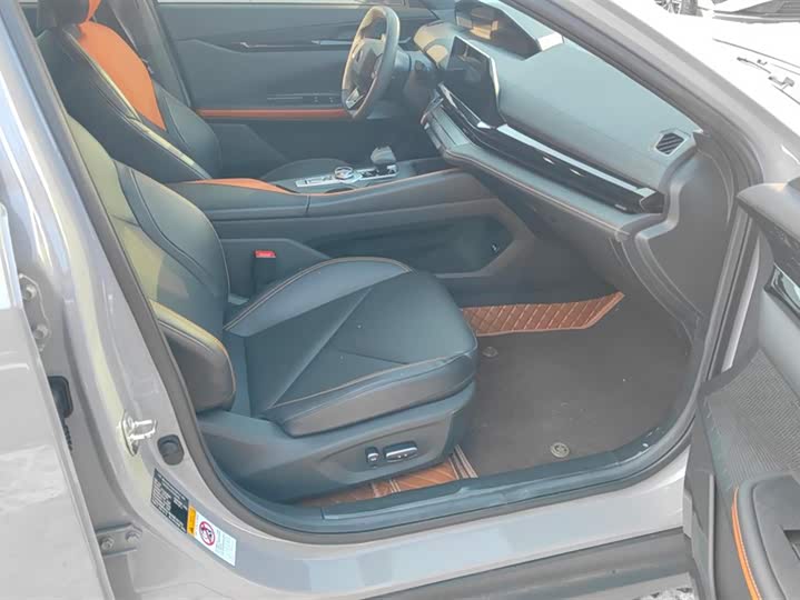 Фото 8 - Changan UNI-V Hybrid