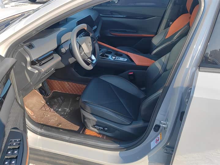 Фото 9 - Changan UNI-V Hybrid