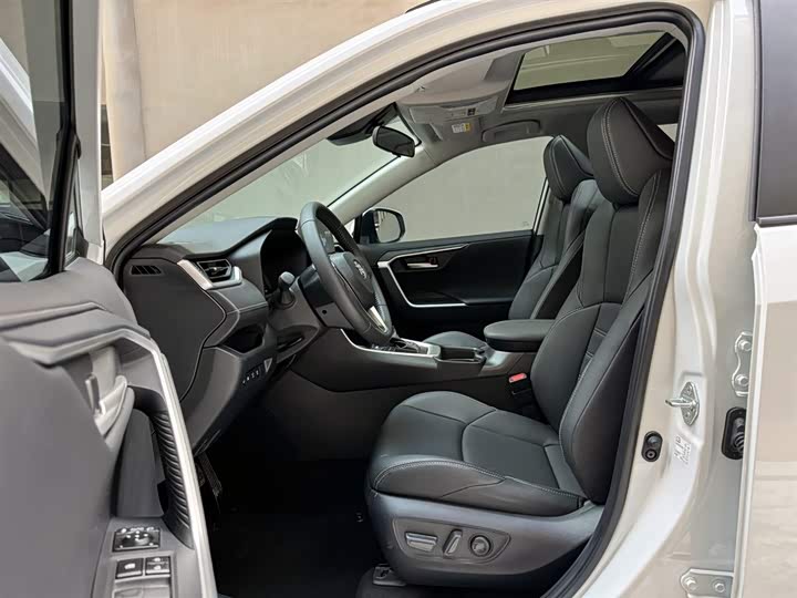 Фото 9 - Toyota Wildlander