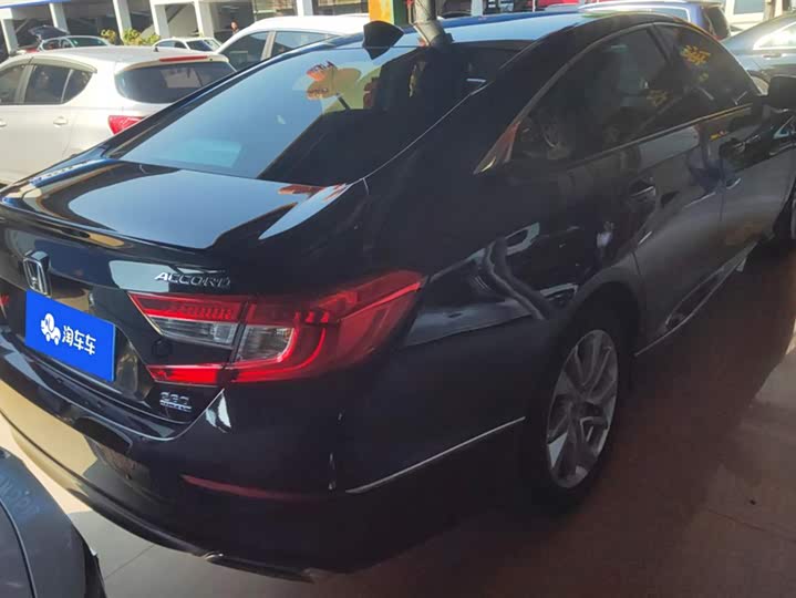 Фото 3 - Honda Accord