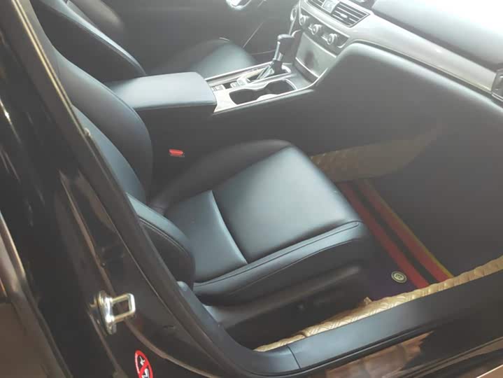 Фото 8 - Honda Accord