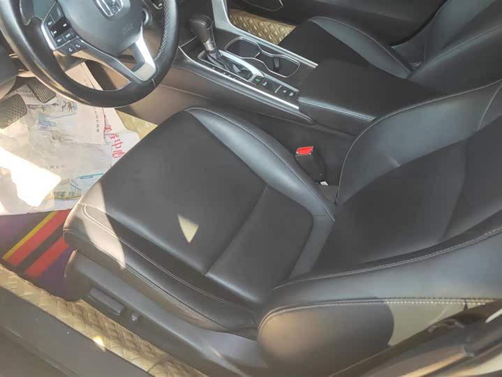 Фото 9 - Honda Accord