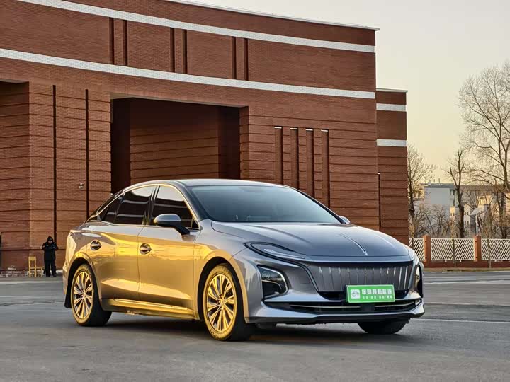 Фото 3 - Hongqi E-QM5