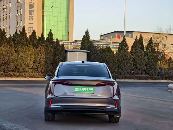 Фото 5 - Hongqi E-QM5