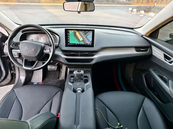 Фото 9 - Hongqi E-QM5