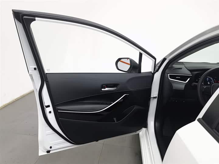 Фото 8 - Toyota Corolla