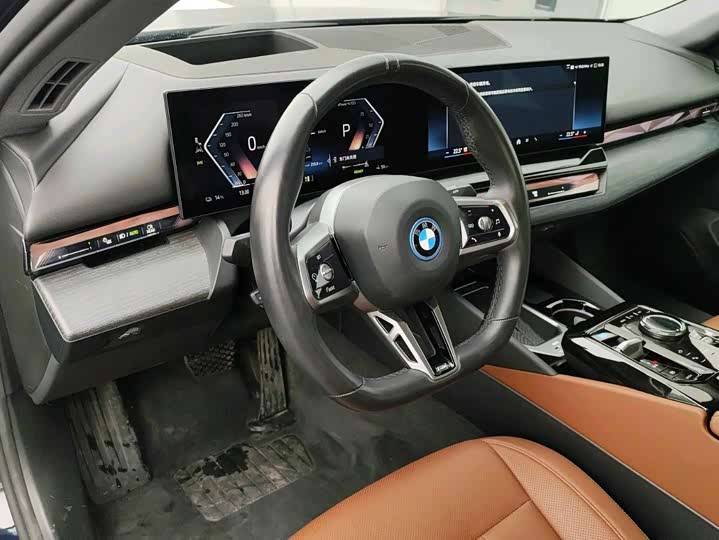 Фото 9 - BMW i5