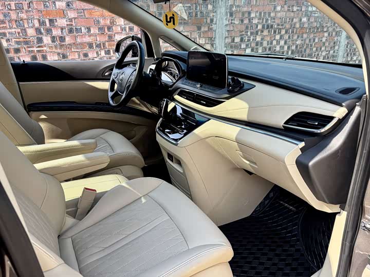 Фото 9 - Buick GL8 ES