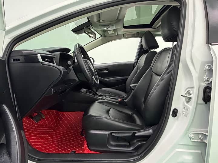 Фото 9 - Toyota Corolla