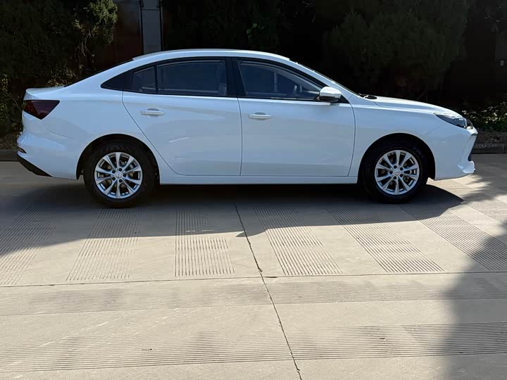 Фото 4 - Roewe i5