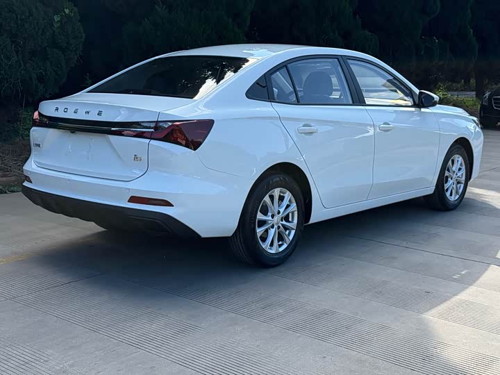 Фото 5 - Roewe i5