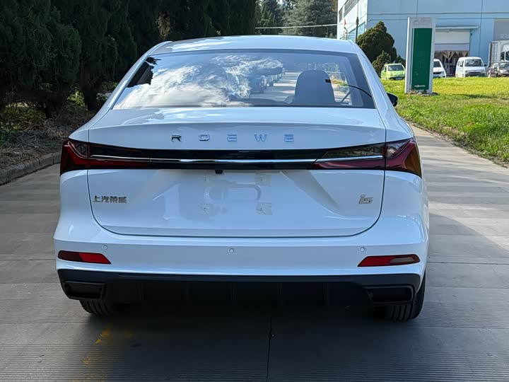 Фото 6 - Roewe i5