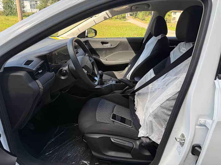 Фото 8 - Roewe i5