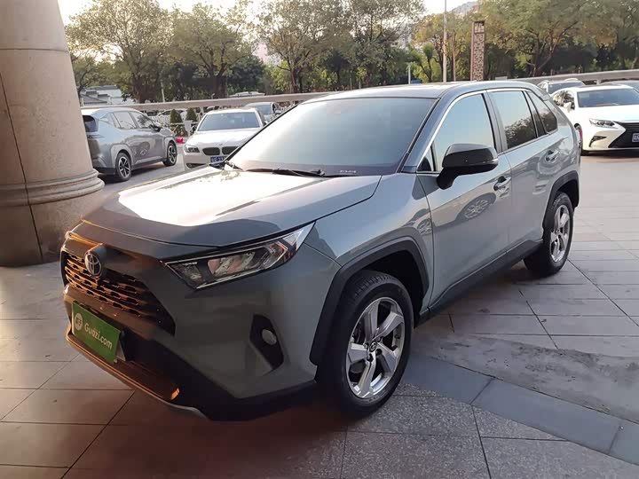 Фото 2 - Toyota RAV4