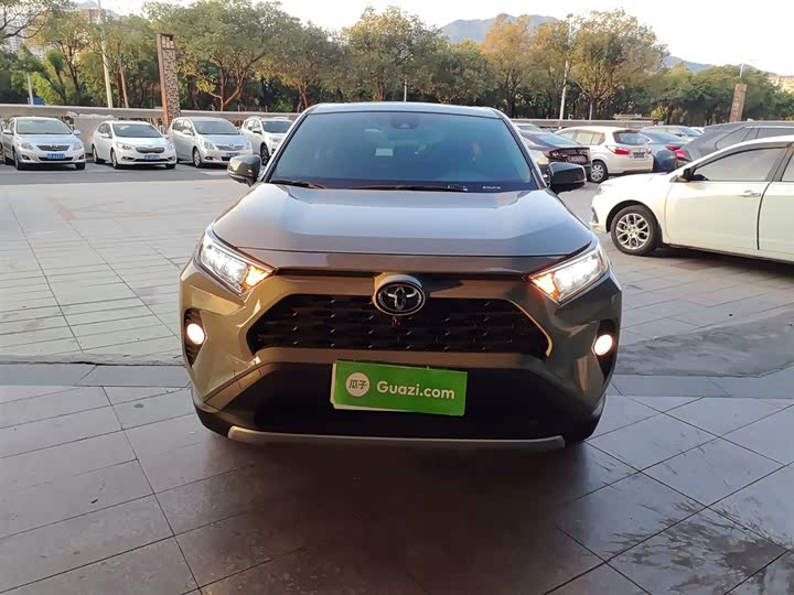 Фото 3 - Toyota RAV4