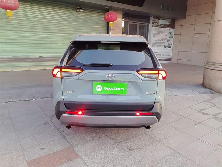 Фото 6 - Toyota RAV4