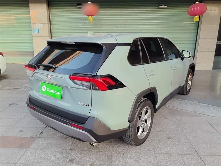 Фото 7 - Toyota RAV4