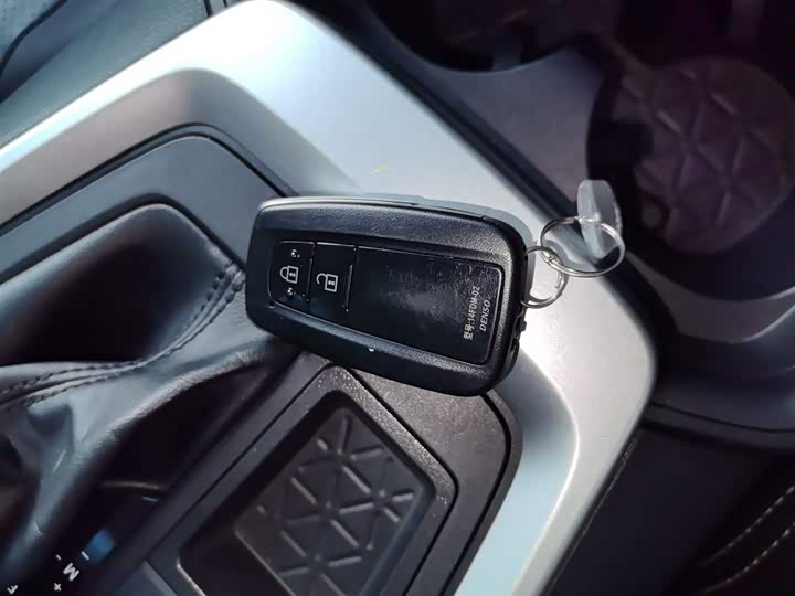 Фото 9 - Toyota RAV4