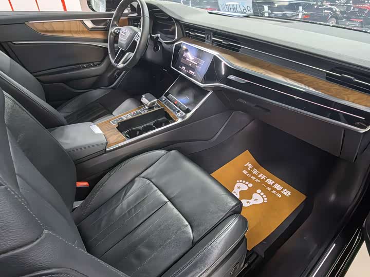 Фото 5 - Audi A6L