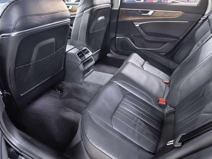 Фото 7 - Audi A6L