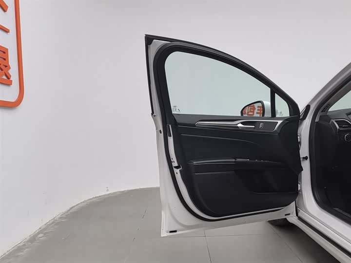 Фото 8 - Ford Mondeo