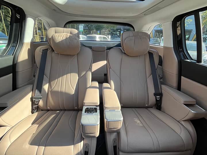 Фото 9 - XPeng X9