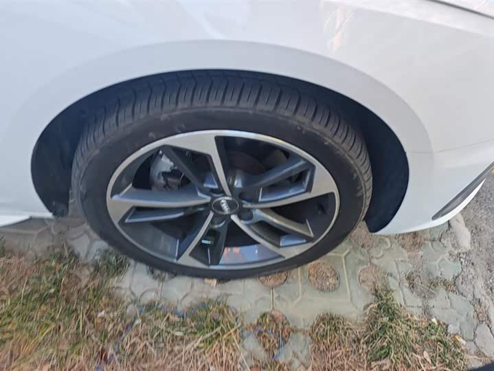 Фото 6 - Audi A4L