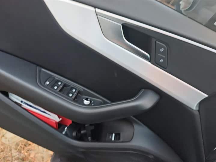 Фото 7 - Audi A4L