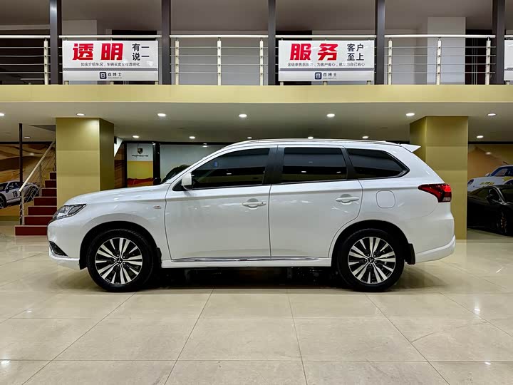 Фото 2 - Mitsubishi Outlander