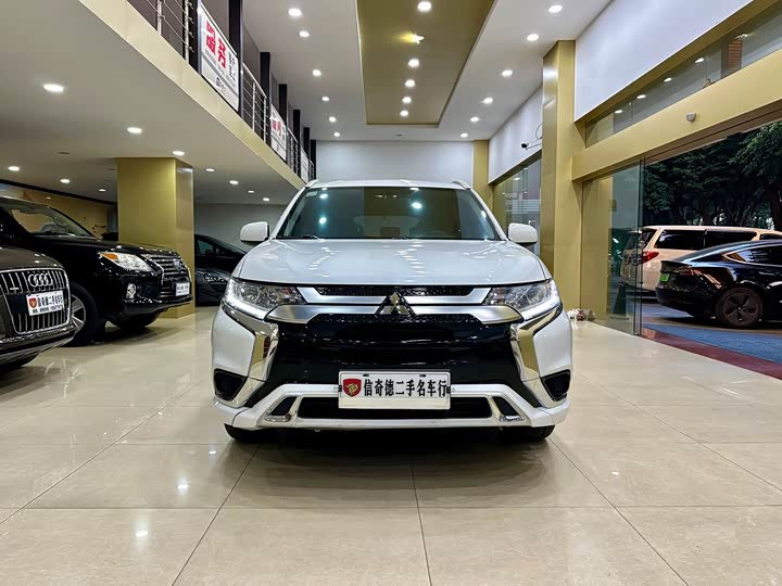 Фото 4 - Mitsubishi Outlander