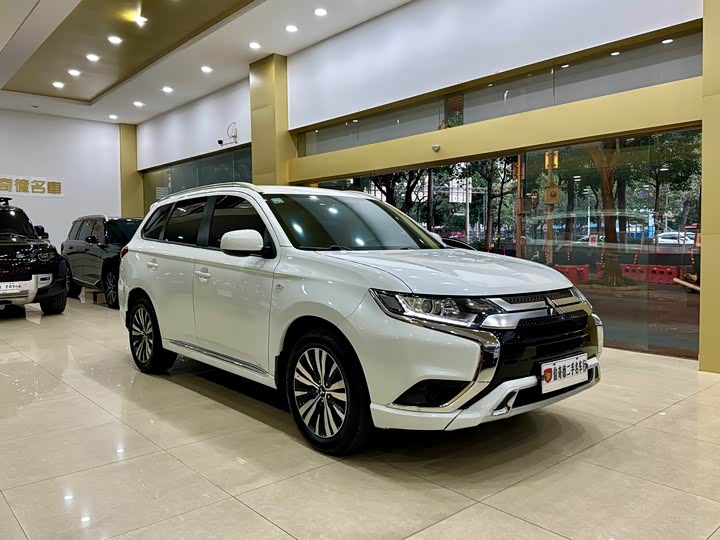 Фото 6 - Mitsubishi Outlander