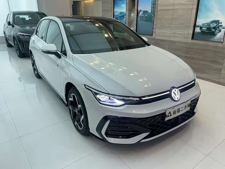 Фото 1 - Volkswagen Golf