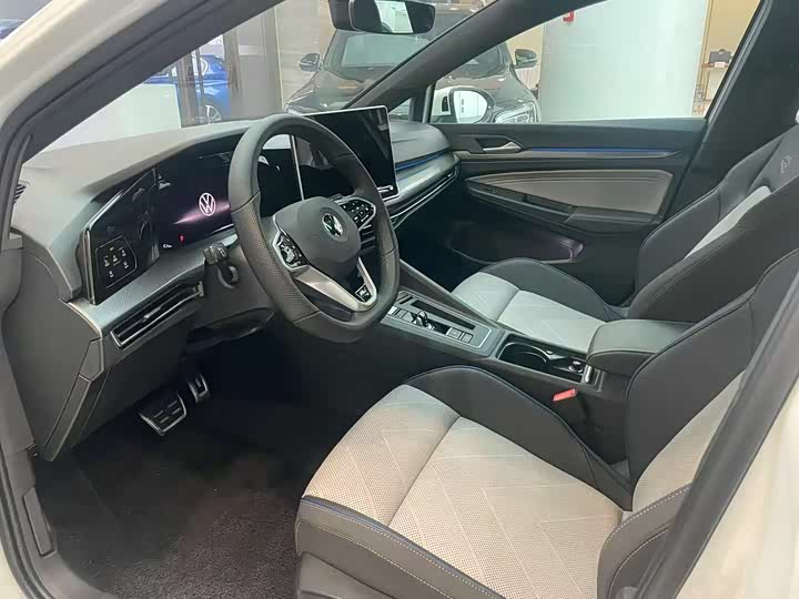 Фото 3 - Volkswagen Golf