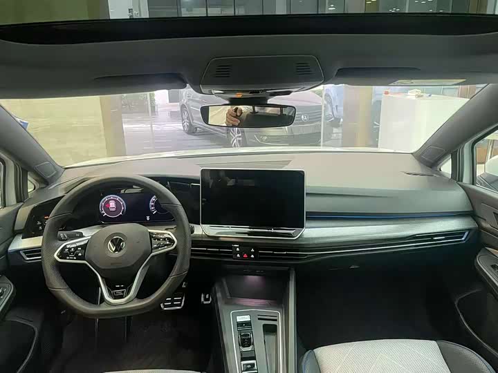 Фото 5 - Volkswagen Golf