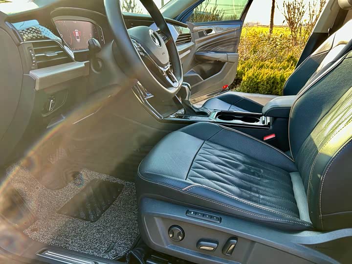 Фото 5 - Volkswagen Passat