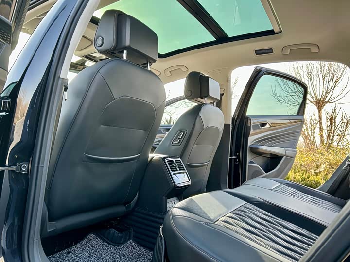 Фото 7 - Volkswagen Passat