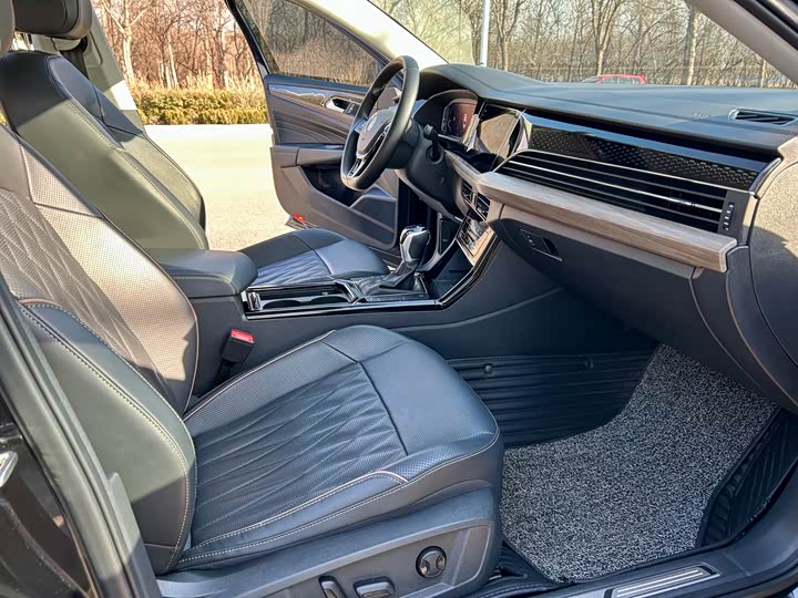 Фото 8 - Volkswagen Passat