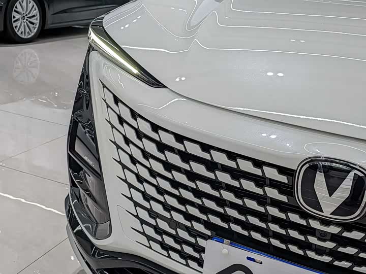 Фото 4 - Changan UNI-T