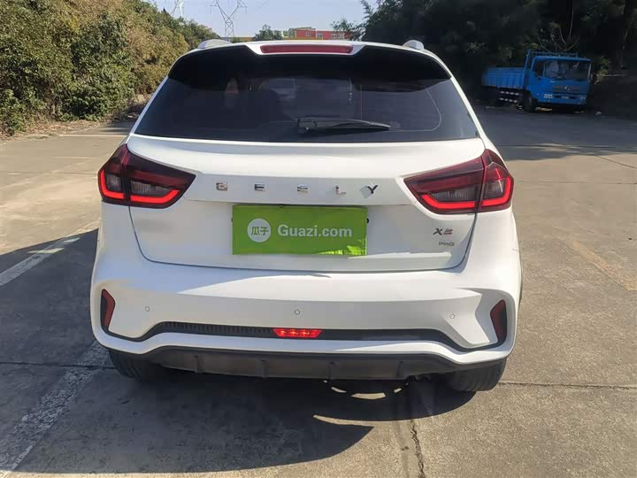 Фото 6 - Geely Vision X3