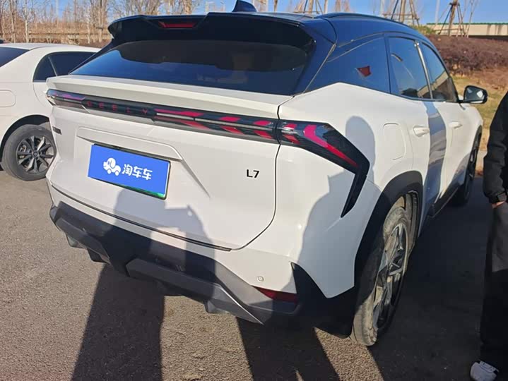 Фото 3 - Geely Galaxy L7