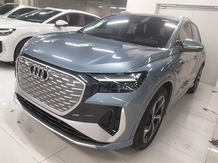 Фото 2 - Audi Q4 e-tron