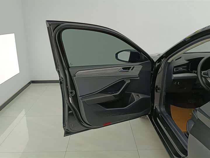 Фото 7 - Volkswagen Sagitar L