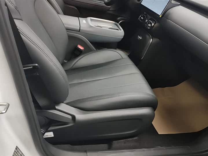 Фото 8 - GAC Aion UT