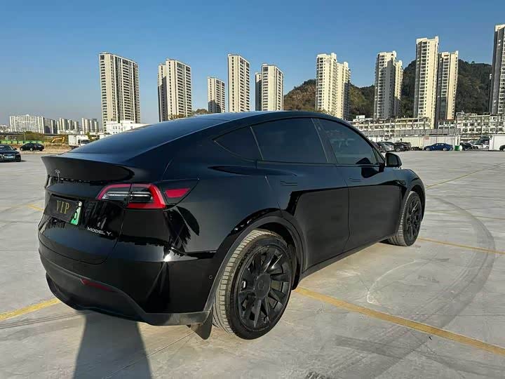 Фото 9 - Tesla Model Y