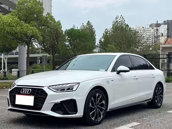 Фото 1 - Audi A4L