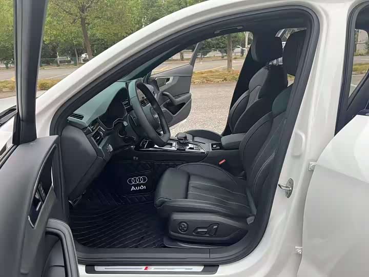 Фото 4 - Audi A4L